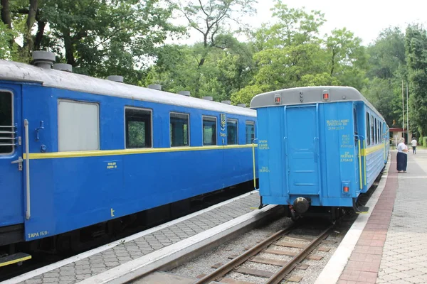 乌克兰第聂伯罗 2018年6月28日 城市公园儿童铁路的两辆老苏联火车 — 图库照片