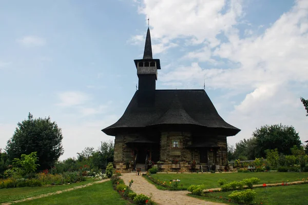 古老的木制罗马尼亚教堂 — 图库照片