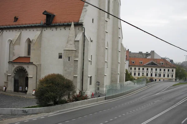 Bratislava Słowacja Listopada 2017 Typowa Europejska Aleja Starym Mieście Bratysławie — Zdjęcie stockowe