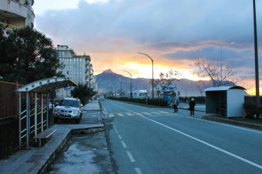 Hopa, Türkiye - 5 Aralık 2016. İskenderun ilçesinde Hopa ana cadde