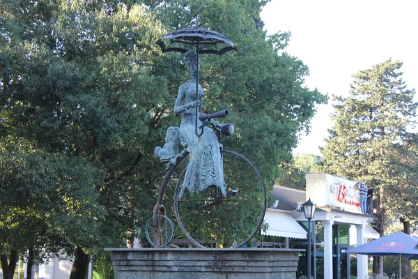 Batumi Geórgia Dezembro 2016 Menina Estátua Bicicleta — Fotografia de Stock