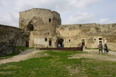 Kamianets-Podilskyi, Ukrayna - 30 Nisan 2019: Kale eski bir Ruthenian-Litvanya kalesi ve daha sonra kamianets-Podilskyi tarihi kentinde bulunan bir sonraki üç bölümlü Polonya kalesi