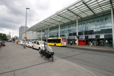 Berlin Almanya - 31 Mayıs. 2019: Berlin Ostbahnhof tren istasyonu