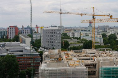 Berlin, Almanya - 29 Mayıs 2019: Lange caddesindeki daireden Berlin'e panoramik manzara