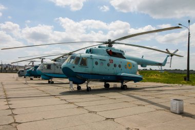 Kyiv, Ukrayna - 1 Haziran 2019: Ulusal Havacılık Müzesinde Helikopterler