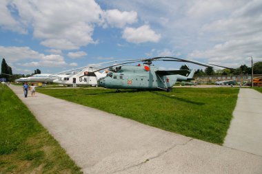 Kyiv, Ukrayna - 1 Haziran 2019: Ulusal Havacılık Müzesinde Helikopterler