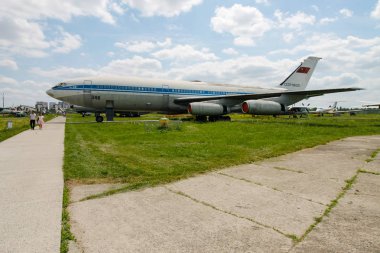 Kyiv, Ukrayna - 1 Haziran 2019: Ulusal Havacılık Müzesi 'nde eski bir Sovyet uçağı