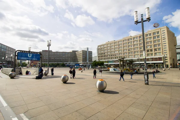 Berlin Mai 2019 Touristen Auf Dem Alexanderplatz — Stockfoto