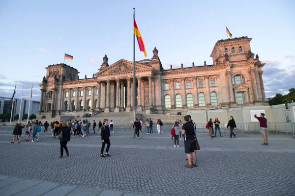 Berlin Németország Május 2019 Turisták Németország Közelében Reichstag Épület Nél — Stock Fotó