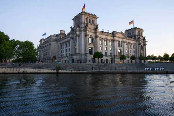 2019年5月29日 德国国会大厦在柏林晚间 — 图库照片