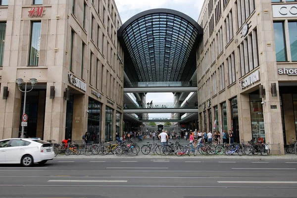 Berlim Alemanha Maio 2019 Vista Potsdamer Platz Arkaden Para Rua — Fotografia de Stock