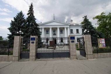 Ochakiv, Ukrayna - 13 Temmuz 2019. Ukrayna 'nın Ochakov şehrindeki büyük deniz ressamı Sudkovsky' nin Sanat Galerisi ve Müzesi