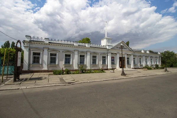 Ochakiv, Ukrayna - 13 Temmuz 2019. Ukrayna 'nın Ochakov şehrindeki büyük deniz ressamı Sudkovsky' nin Sanat Galerisi ve Müzesi