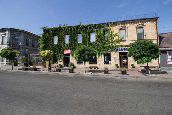 Nikopol, Ukrayna - 16 Ağustos 2019: Nikopol'de merkez sokak - Bohdana Khmelnytckogo sokak 