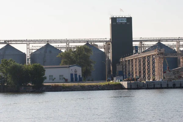 Kamyanka - Dniprovska, Ukrayna - 16 Ağustos 2019; Nibulon şirketinin sevkiyat terminali