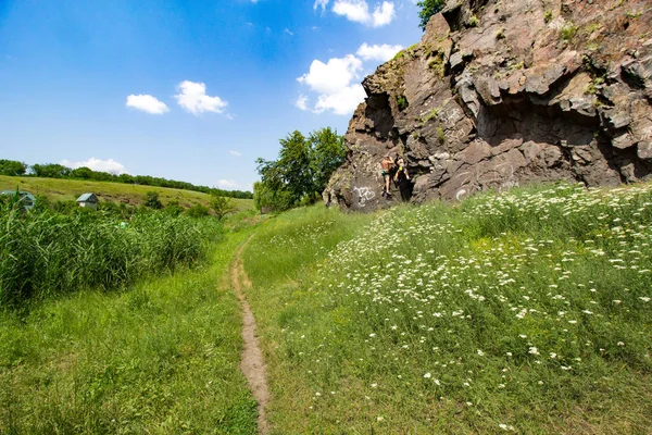 Kryvyvi Rih - 16 Haziran 2019: Orlyne Dağı (Kartal Yuvası) veya Skeli Mopru (Dağ Mopr) 