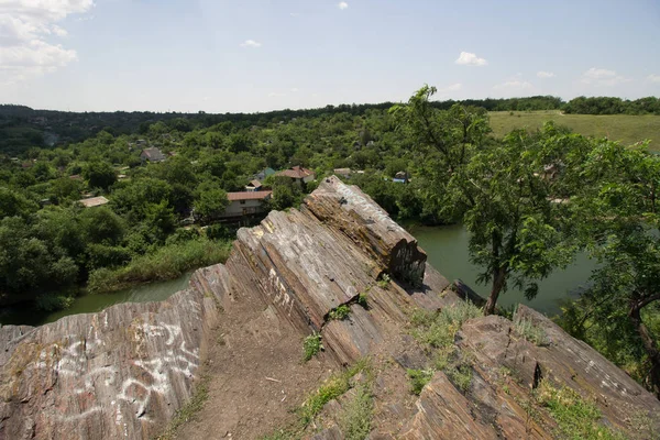 Kryvyvi Rih - 16 Haziran 2019: Orlyne Dağı (Kartal Yuvası) veya Skeli Mopru (Dağ Mopr) 