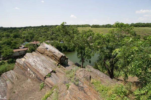 Kryvyvi Rih - 16 Haziran 2019: Orlyne Dağı (Kartal Yuvası) veya Skeli Mopru (Dağ Mopr) 