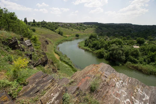 Kryvyvi Rih - 16 Haziran 2019: Orlyne Dağı (Kartal Yuvası) veya Skeli Mopru (Dağ Mopr) 