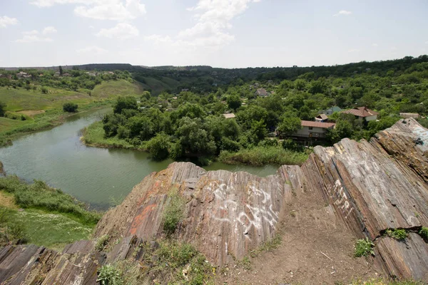 Kryvyvi Rih - 16 Haziran 2019: Orlyne Dağı (Kartal Yuvası) veya Skeli Mopru (Dağ Mopr) 