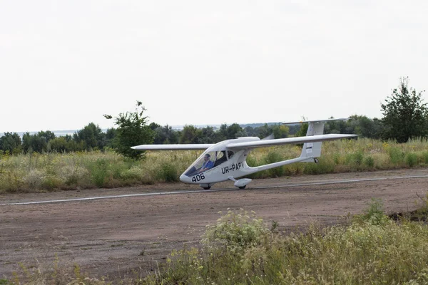 Rotmystrivka, Ukrayna - 27 Temmuz 2019: Ultralight Airoprakt A-40