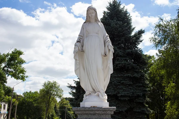 Piatykhatky, Ukrayna - 14 Ağustos 2020: Rus-Ukrayna savaşı kahramanlarının anısına