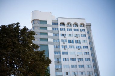 Cherkasy, Ukrayna - 14 Mayıs 2020: Gogolya caddesinde yeni bir bina