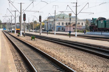 Smila, Ukrayna - 27 Eylül 2020: Yolcu dizeli çoklu birim DPKR-3, 1520 mm çapında ve saatte 140 km hıza ulaşan yolcu taşımacılığı için tasarlanmıştır.. 