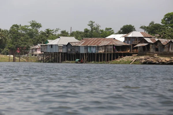 deniz tarafından Bangladeş insanlar