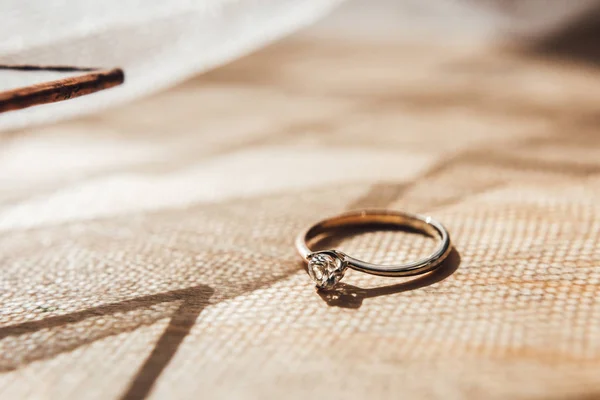 Foto Primer Plano Hermosos Detalles Del Anillo Boda — Foto de Stock