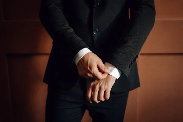 Bräutigam Schwarzen Smoking Hochzeit Details — Stockfoto