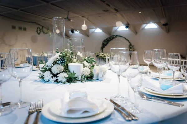 Decorado Com Flores Servido Para Mesas Banquete Casamento Dentro Casa — Fotografia de Stock