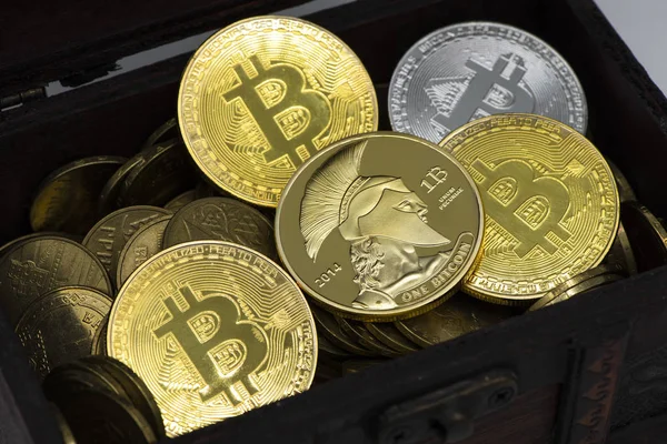 Kryptowährung Bitcoin finanziert dunkle Geschäfte — Stockfoto