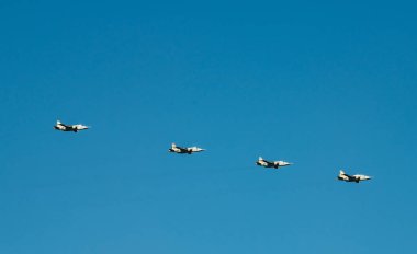 Grup Ukraynalı savaşçılar Su-27 sinek ordu hava mavisi 