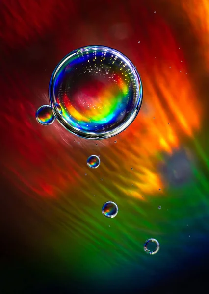 Πλήρες χρώμα ουράνιο τόξο φυσαλίδες αφηρημένη τέχνη νερού — Φωτογραφία Αρχείου