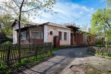 Eski bina sokak fotoğrafçılığı Kiev Ukrayna bahar