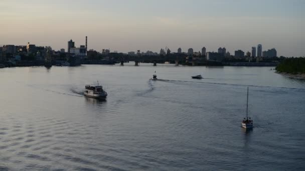 Večerní Kyjev Ukrajina Dnepr Říční Panorama Podolské Přírodní Město — Stock video