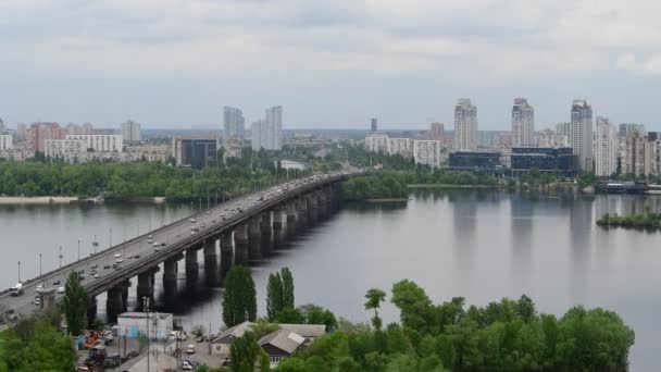 Kiev Ukaine Fiume Dnipro Costa Sinistra Panorama Paesaggio Primaverile Traffico — Video Stock