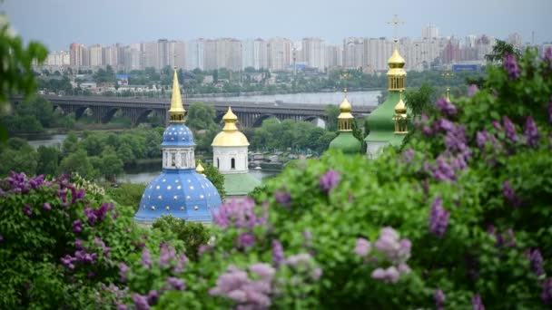Våren Kiev Panorama Efter Regnet Kyrkan Blommande Lila Ukraina Video — Stockvideo