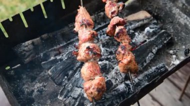 Haşhaş kebabı yapımı gürcü milli kültürü et lihte barbeq füme 4k video