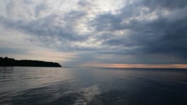 Kiev deniz erken sabah yaz panorama nehir doğa bulutlar gündoğumu 4k video