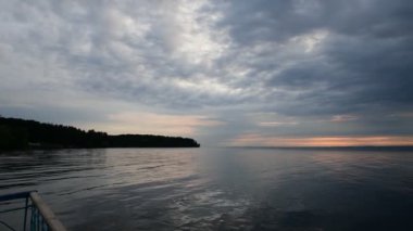 Kiev deniz erken sabah yaz panorama nehir doğa bulutlar gündoğumu 4k video