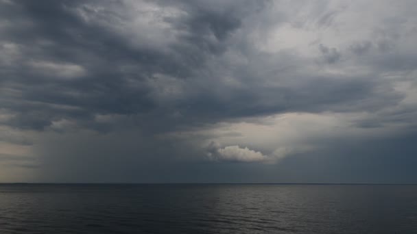 Вечернее Небо Реки Пейзаж Отражения Воды Облака Синий Час Видео — стоковое видео