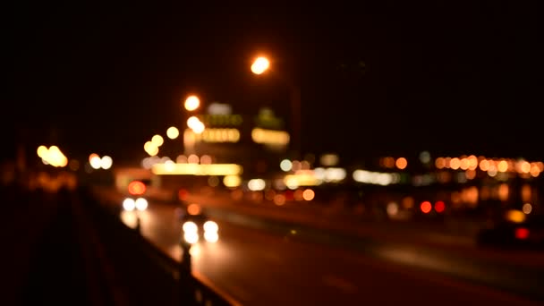 夜间街车的轻散景移动不聚焦 — 图库视频影像