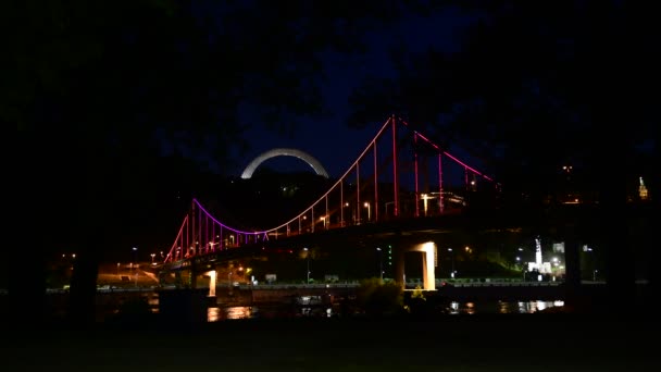 Noite Azul Hora Vista Ponte Pedonal Dnipro Kiev Ucrânia Vídeo — Vídeo de Stock