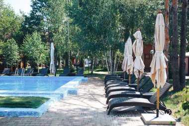 Spa resort, seat yan havuzda yüzme havuzunda