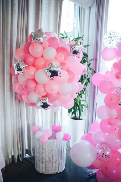 Cesta Balão Festa Aniversário Balões Cor Rosa — Fotografia de Stock