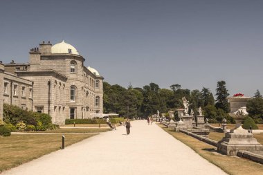 Konak Powerscourt Estate ve bahçeler. Enniskerry, Wicklow county. İrlanda Cumhuriyeti