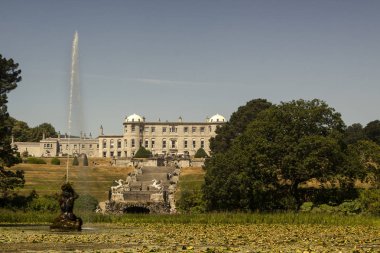 Konak Powerscourt Estate ve bahçeler. Enniskerry, Wicklow county. İrlanda Cumhuriyeti