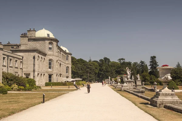 Konak Powerscourt Estate ve bahçeler. Enniskerry, Wicklow county. İrlanda Cumhuriyeti